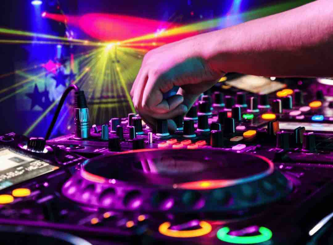 Địa điểm bán bàn DJ chất lượng 