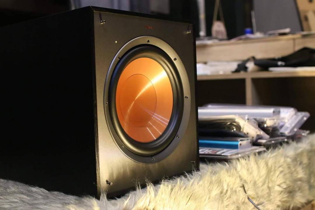 Loa sub điện Klipsch R100SW là loại nổi tiếng nhất hiện nay 