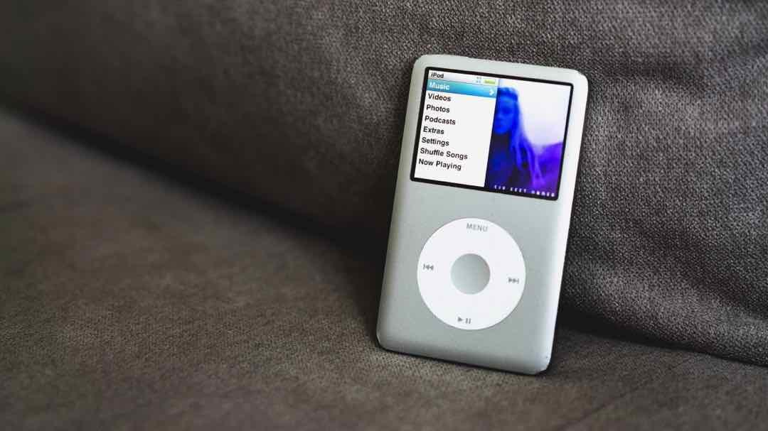 Sự so sánh giữa iPod và máy nghe nhạc MP3 nổ ra