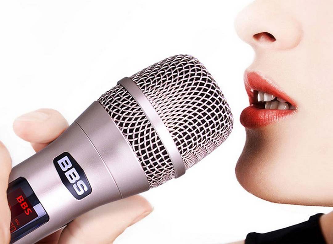 Mic karaoke có vai trò thú và phát âm thanh